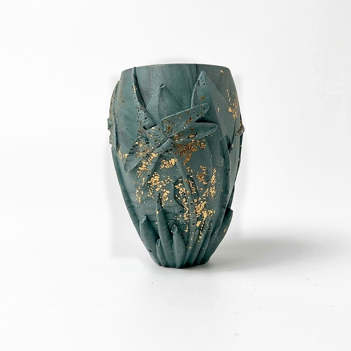 Teal Dragonfly Candle Holder & Mini Vase | dEeArtify Hand-cast teal jesmonite candle holder and mini vase with dragonfly relief and gold leaf. Handmade in Bengaluru, a magical Diwali gift.